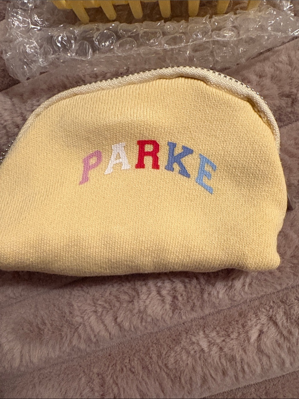 Parke Peel Hair Claw Clip with Matching Yellow Logo Pouch - Picture 3 of 5